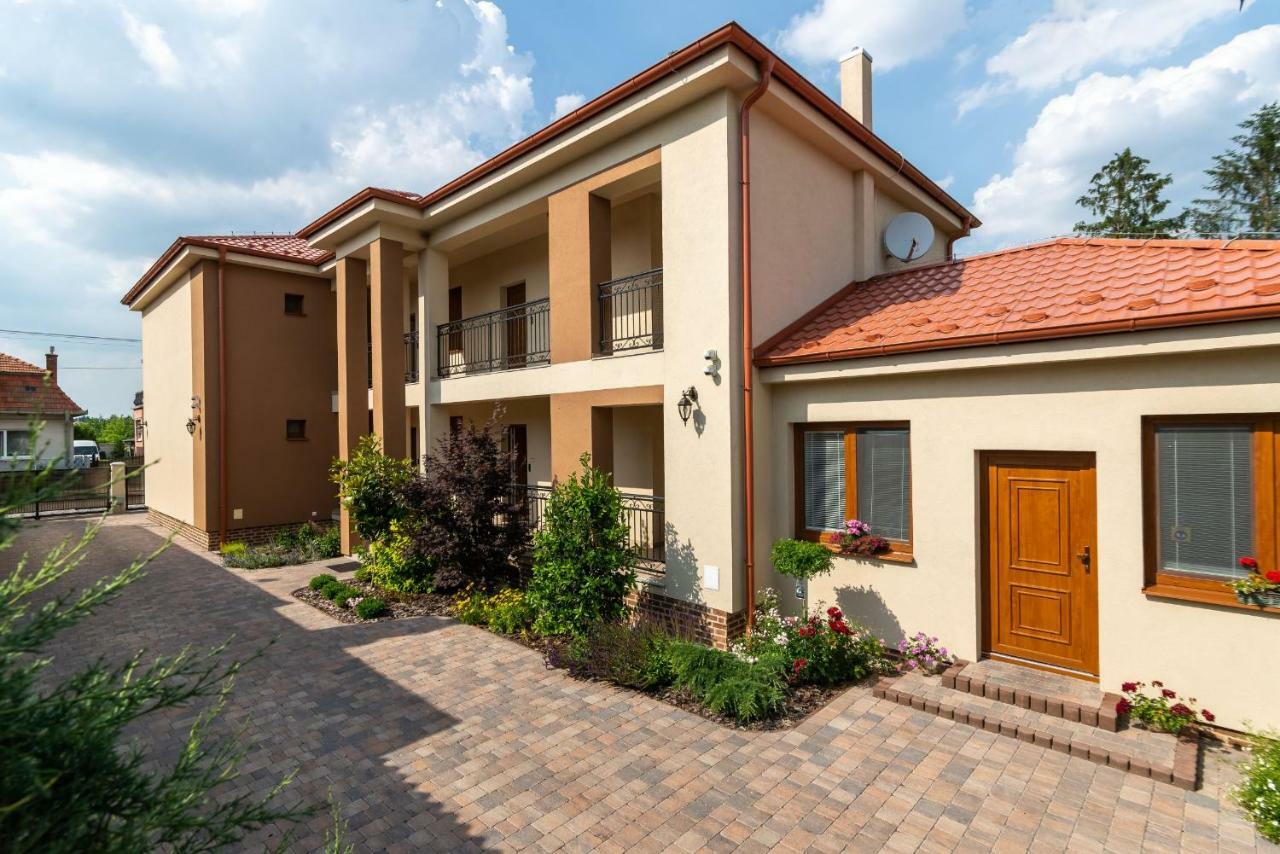 Villa Ephélia Dunajská Streda Exterior foto