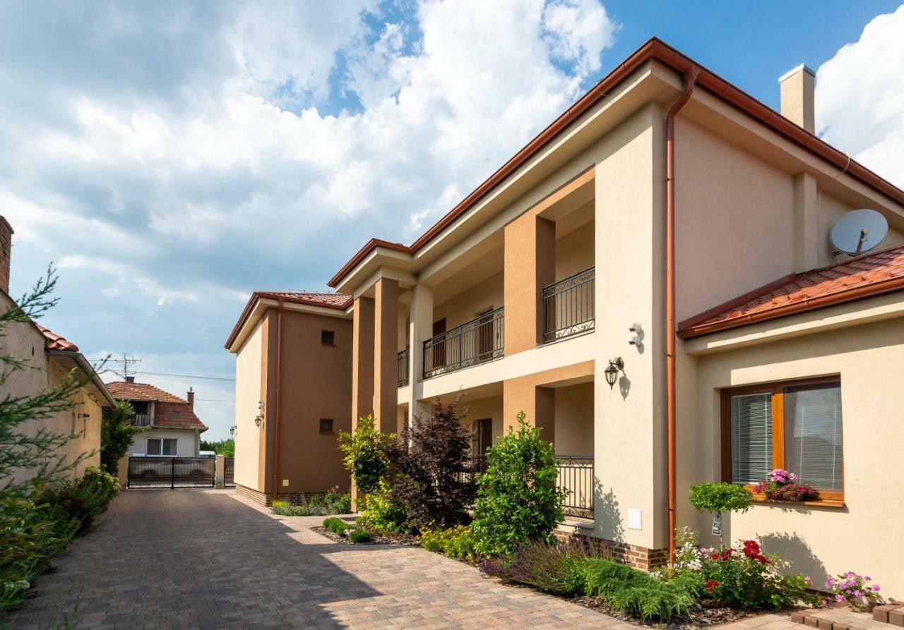 Villa Ephélia Dunajská Streda Exterior foto