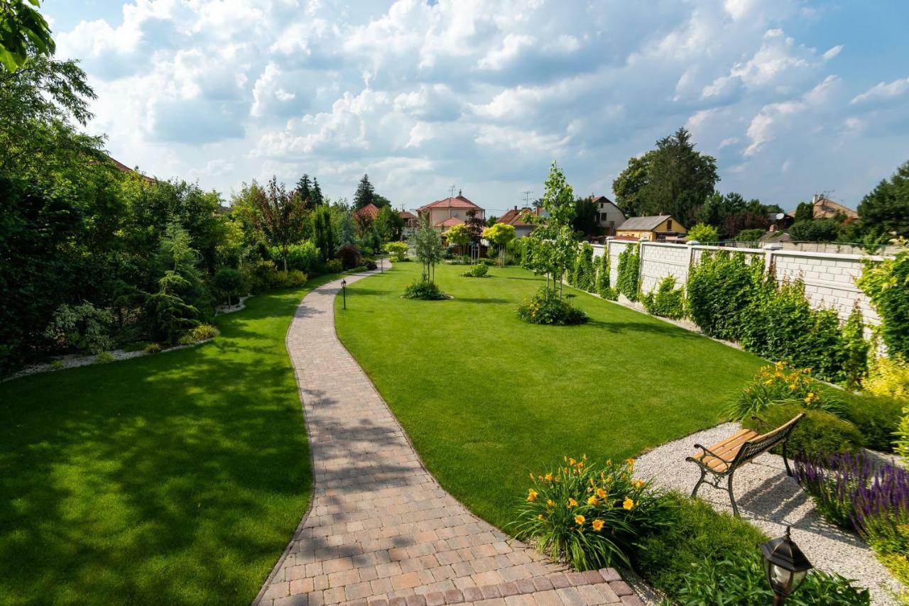 Villa Ephélia Dunajská Streda Exterior foto